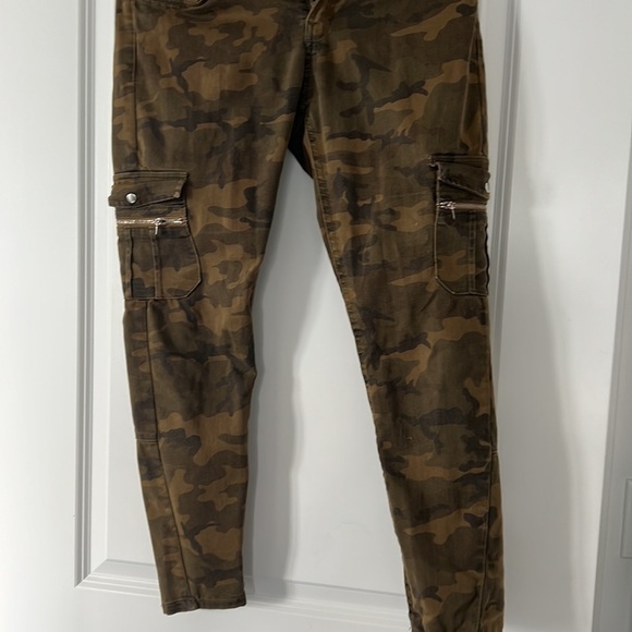 Jean  with pockets - Picture 5 of 5